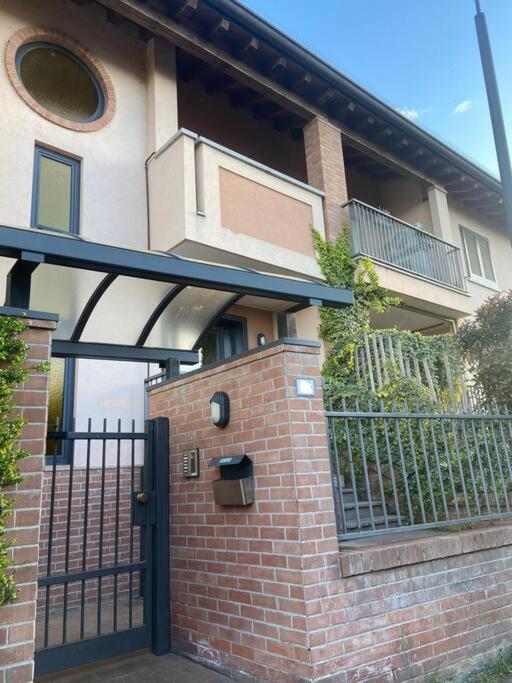 Appartamento Intero Bilocale Con Terrazzo Vicino A Milano Mairano Esterno foto